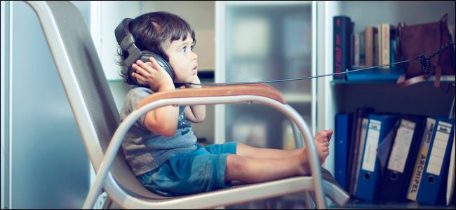 HTG explique : pourquoi vos enfants devraient utiliser des écouteurs à limitation de volume